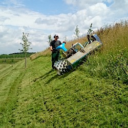 Mulchen ist auch in Hanglagen möglich